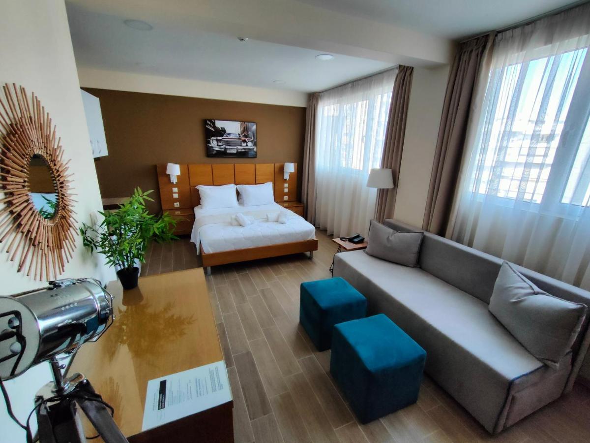La Place De La Gare Suites - New Subway Station เทสซาโลนิกิ ภายนอก รูปภาพ